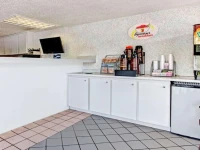 Super 8 Tampa 2*