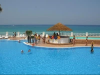Cala Petrosa Resort 3*