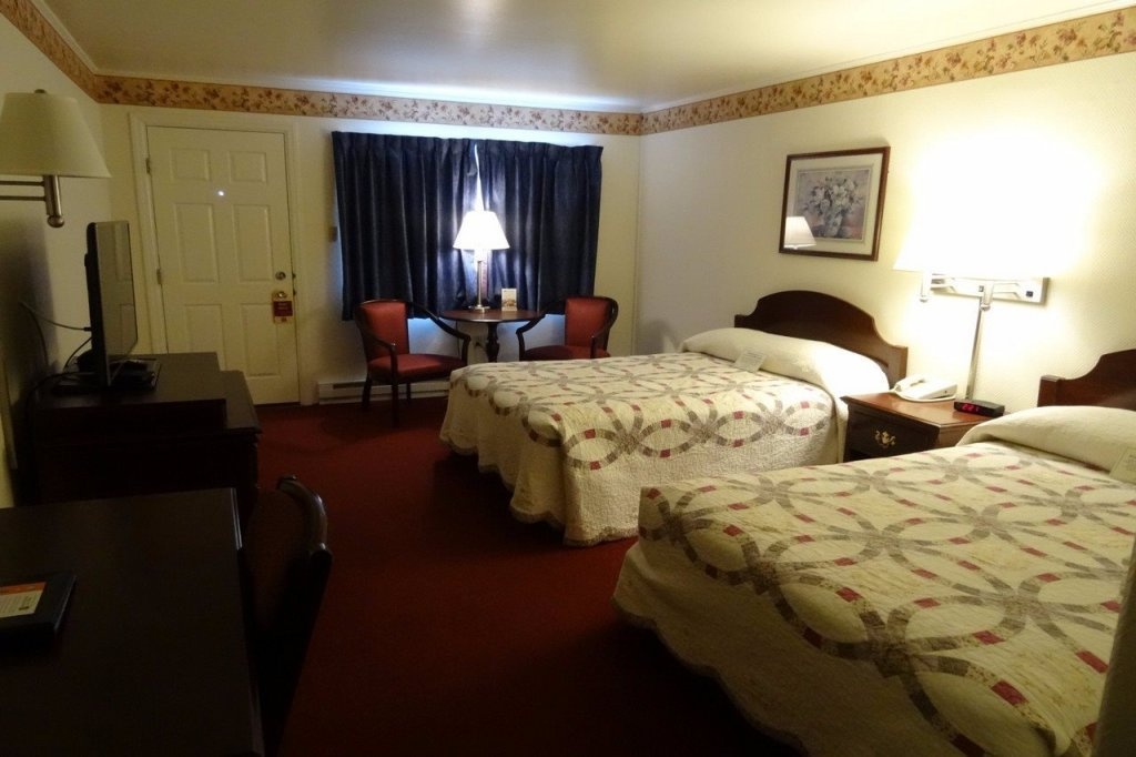 Amish Country Motel 2*