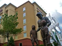 Hampton Inn & Suites Staten Island 3*