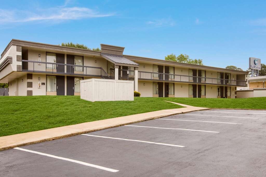 BEST WESTERN Southlake Inn 2*