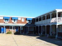 Colonial Inn Motel 3*