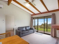 Beacon Point Ocean View Villas 4*