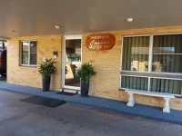 Cousins Motor Inn 4*