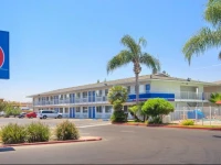 Motel 6 Tulare 1*