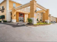 Quality Suites Cordova 2*