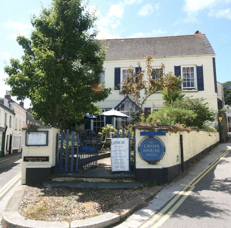 Cross House Hotel 2*