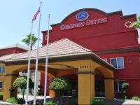Comfort Suites Tulare 2*