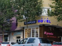 Town House 2*