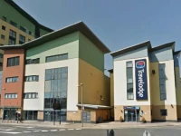 Travelodge London Edmonton 2*