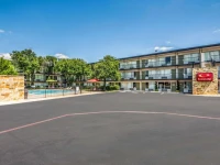 Econo Lodge Dallas Airport North 2*