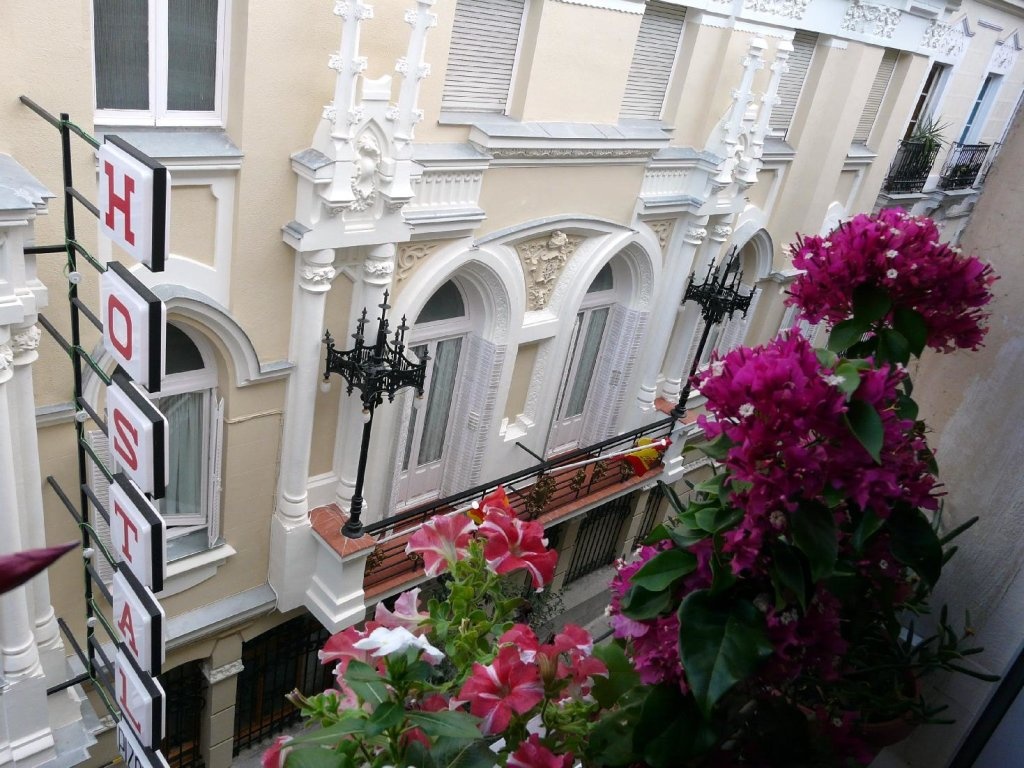 Hostal Pizarro 3*