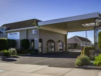 Barclay Motor Inn 3*