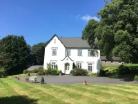 Bracken House 4*