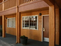 Navajo Lodge 2*