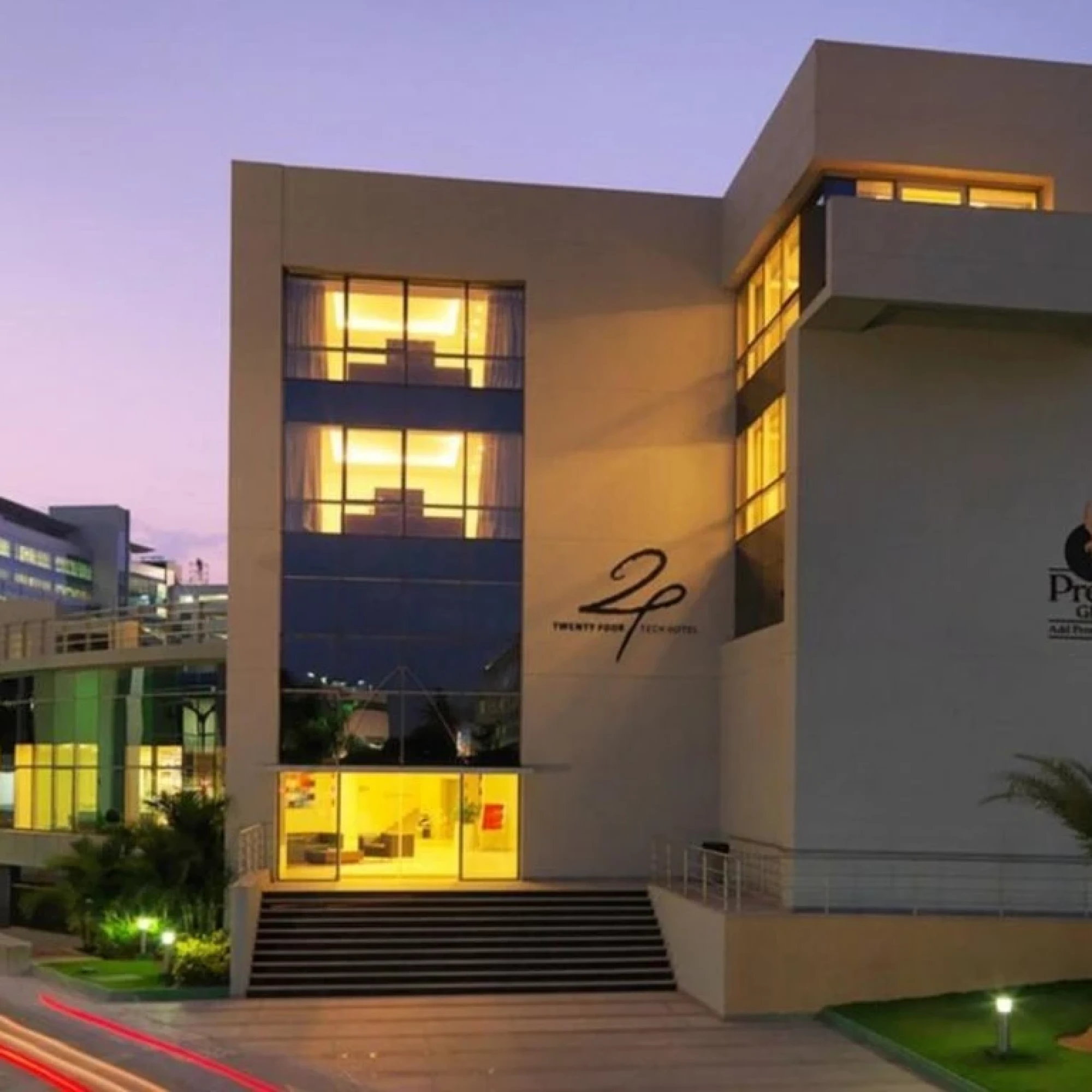 24 Tech Hotel 3*