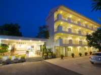 Charn Residence 3*