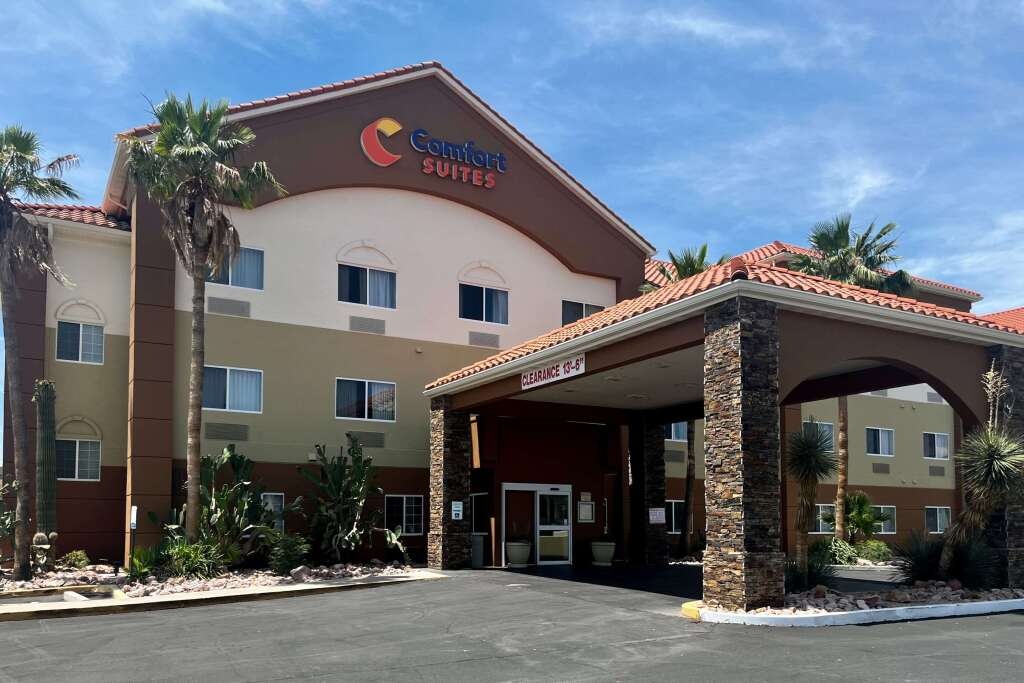 Comfort Suites Peoria Sports Complex 3*