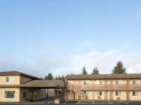 Super 8 Crescent City 2*