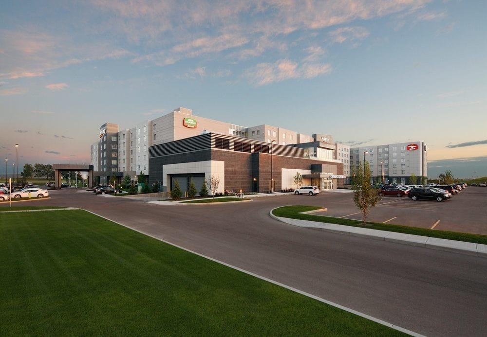 Courtyard Calgary Airport 3*