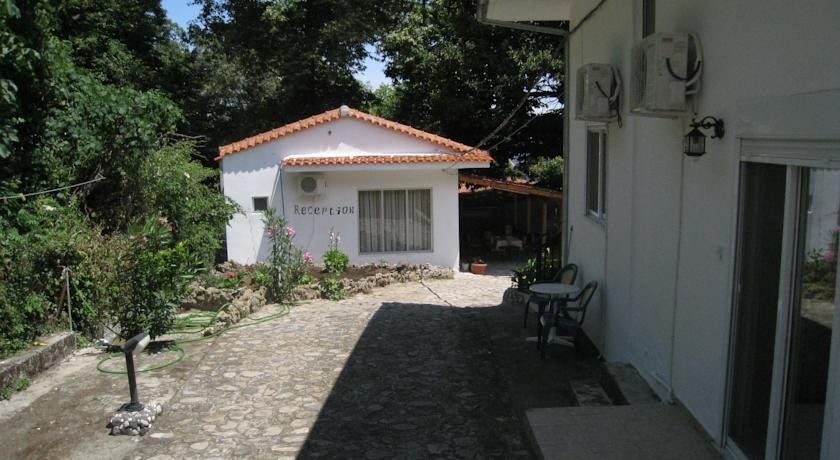 Studios La Kastania 