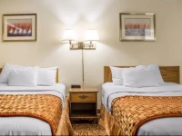 Econo Lodge Inn & Suites Stevens Point 2*
