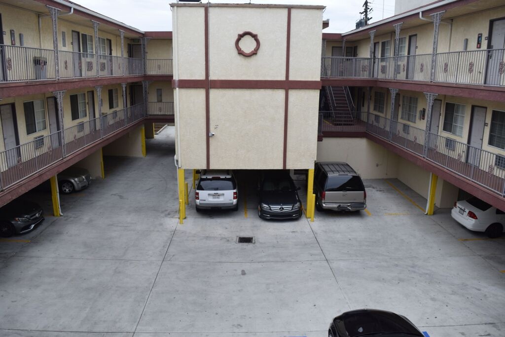 Deluxe Inn Hawthorne 3*