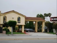Del Amo Inn 3*
