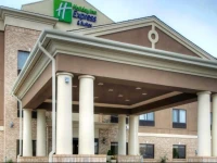 Holiday Inn Express Hotel & Suites Las Vegas 2*