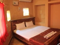 Mud Mirror Guest House 