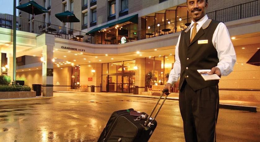Crowne Plaza Washington National Airport 4*