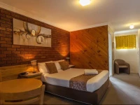 Ruthven Street Motor Inn 3*