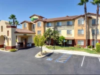 Holiday Inn Express Hotel & Suites Manteca 3*