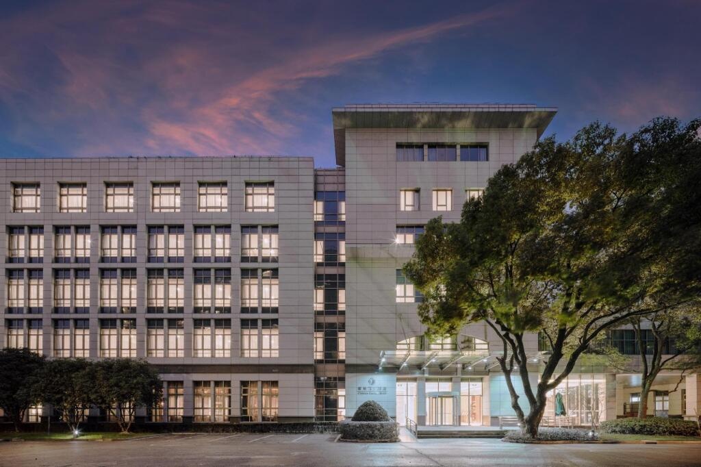 Cypress Garden Hotel Shanghai 4*