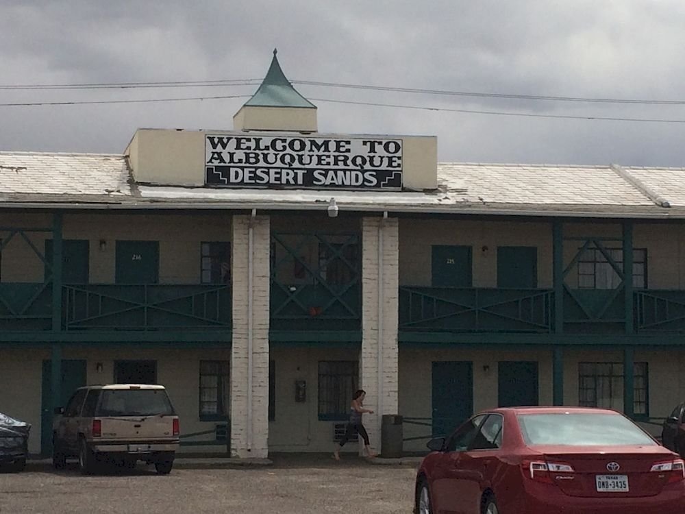 Desert Sands Motel 2*