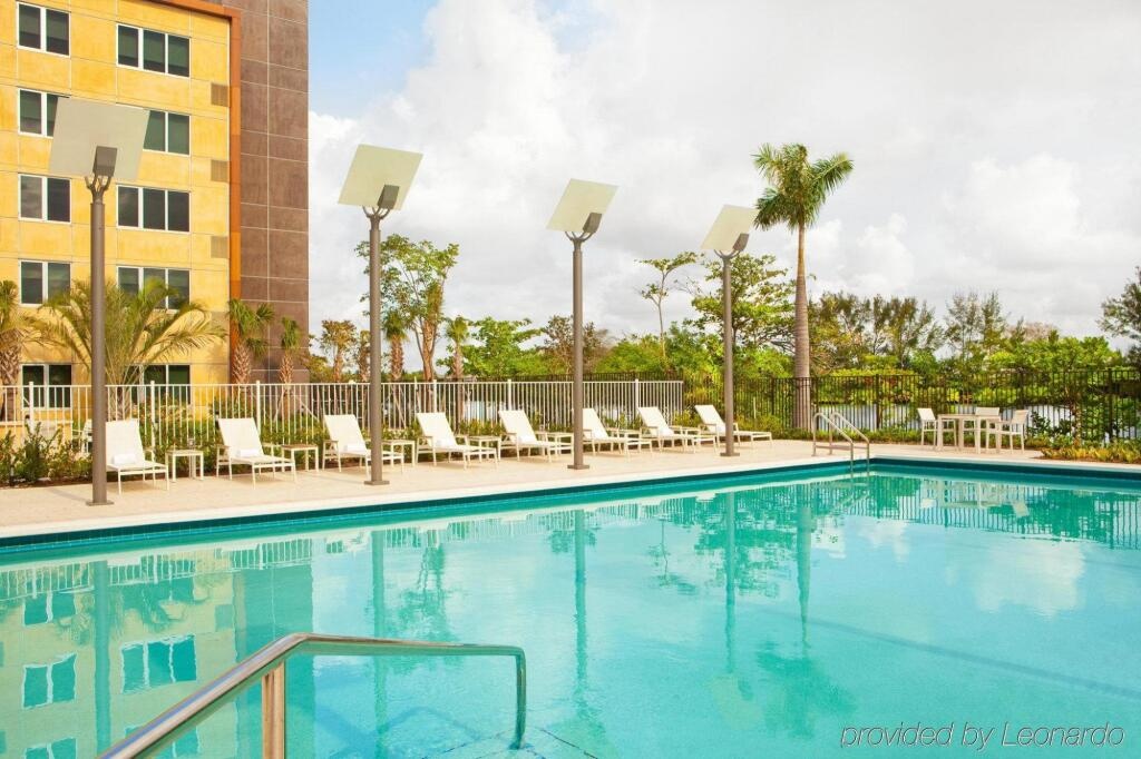 Element Miami International Airport 3*