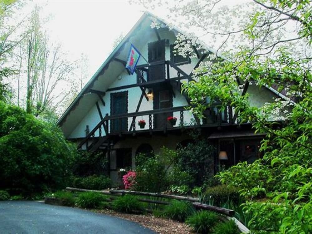 Lily Creek Lodge 3*