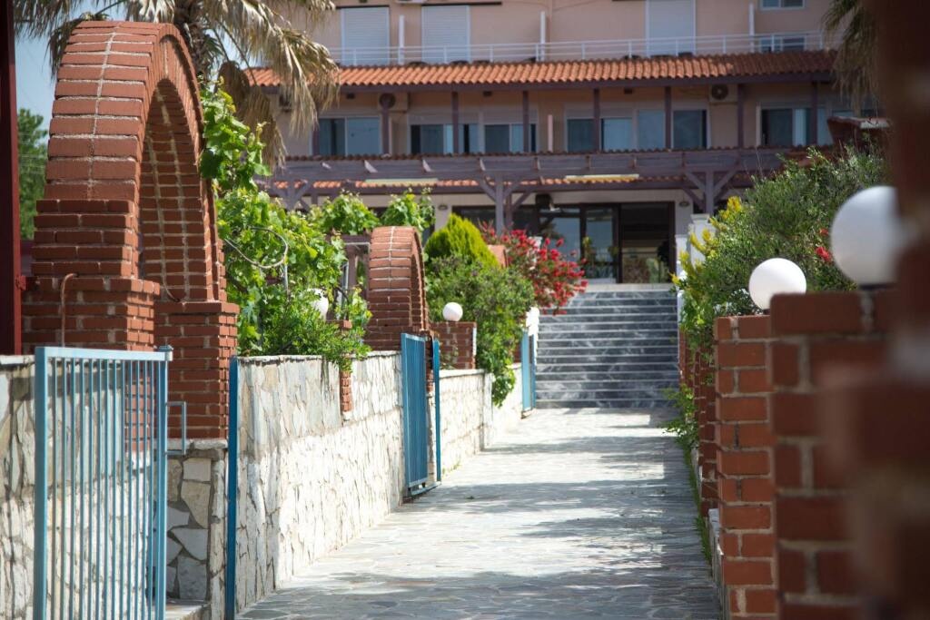 Poseidon Beach Hotel 2*