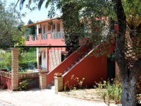 Armeno Apartments and Studios