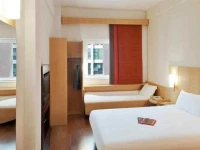 Ibis Ningbo Qianhu 3*