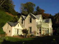 A Woodsy House 4*
