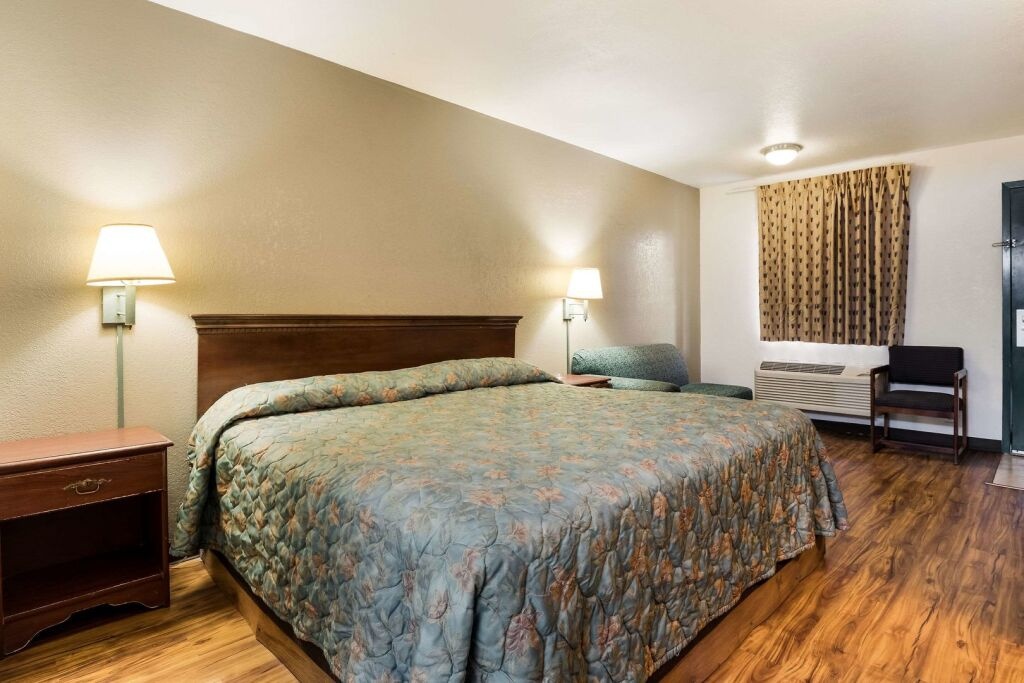 Econo Lodge Bartlesville 1*