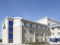 Holiday Inn Express Cardiff Airport 3*