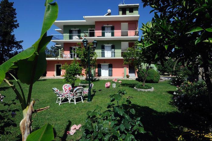 Efi and Sofia Apartments 2*