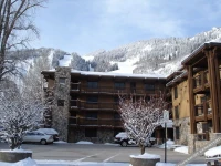 Lift One Condominiums 4*