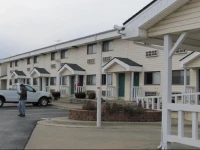 American Inn Ozark 2*