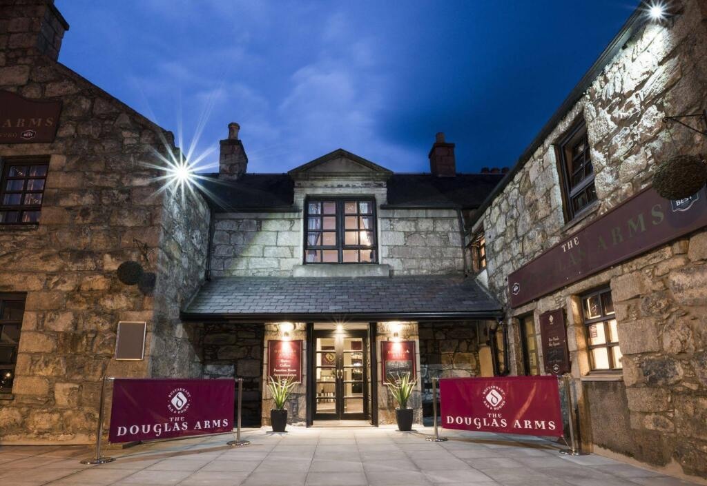Douglas Arms Hotel 2*