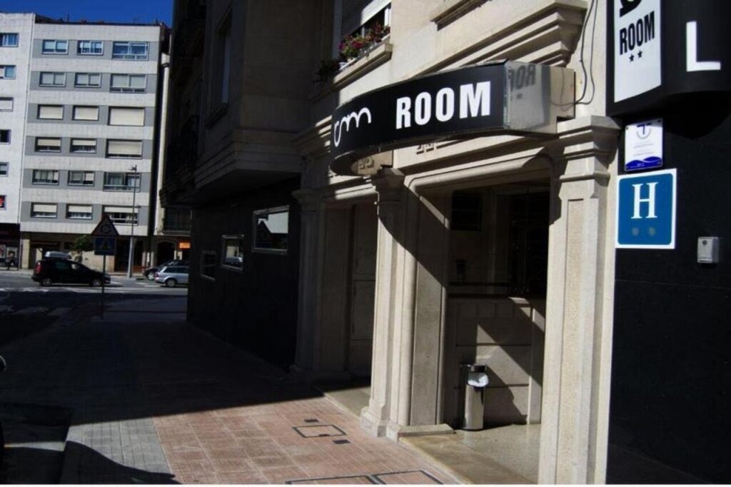 Hotel Room 2*