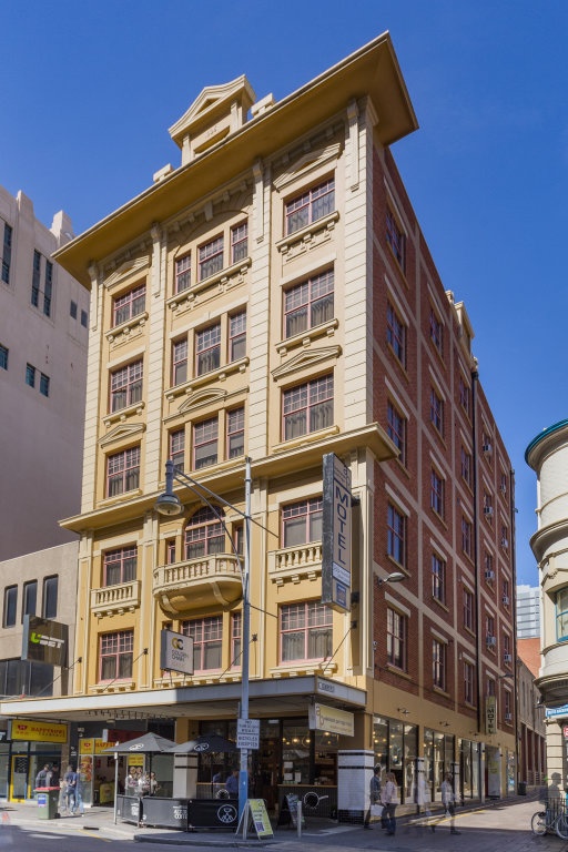 Adelaide Paringa 3*