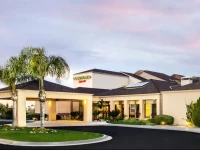 Courtyard Fresno 3*